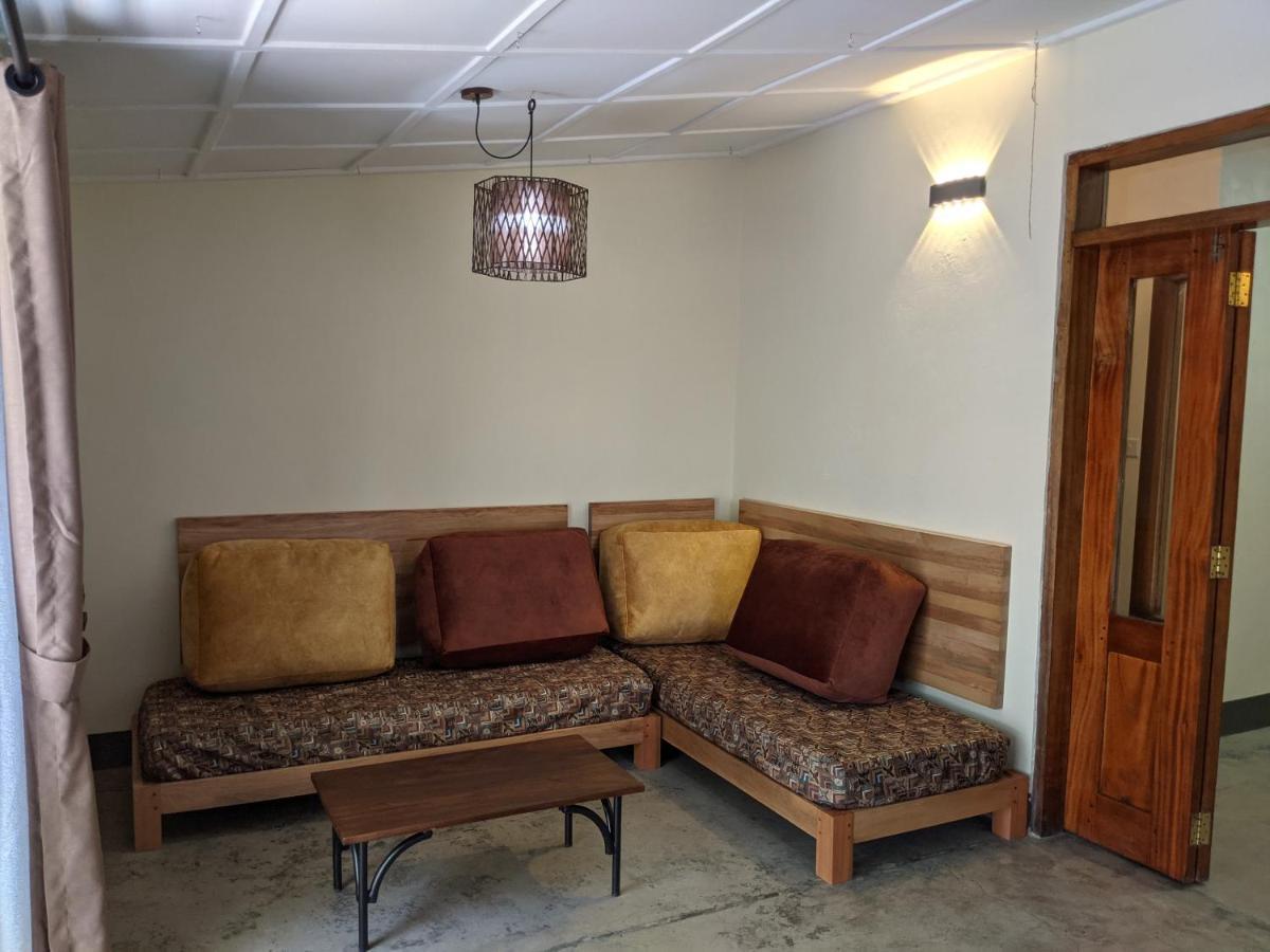 Dutchess Hotel And Restaurant Fort Portal Екстер'єр фото