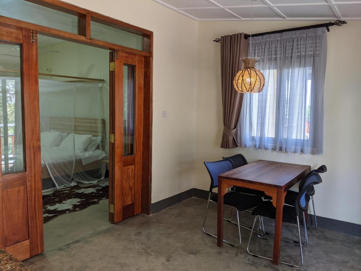 Dutchess Hotel And Restaurant Fort Portal Екстер'єр фото