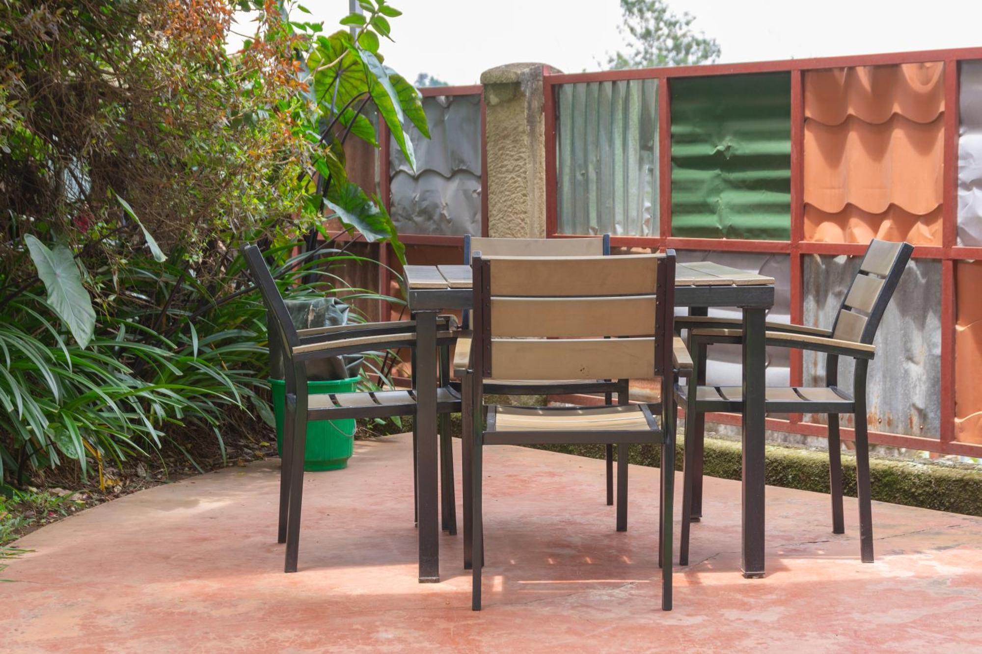 Dutchess Hotel And Restaurant Fort Portal Екстер'єр фото