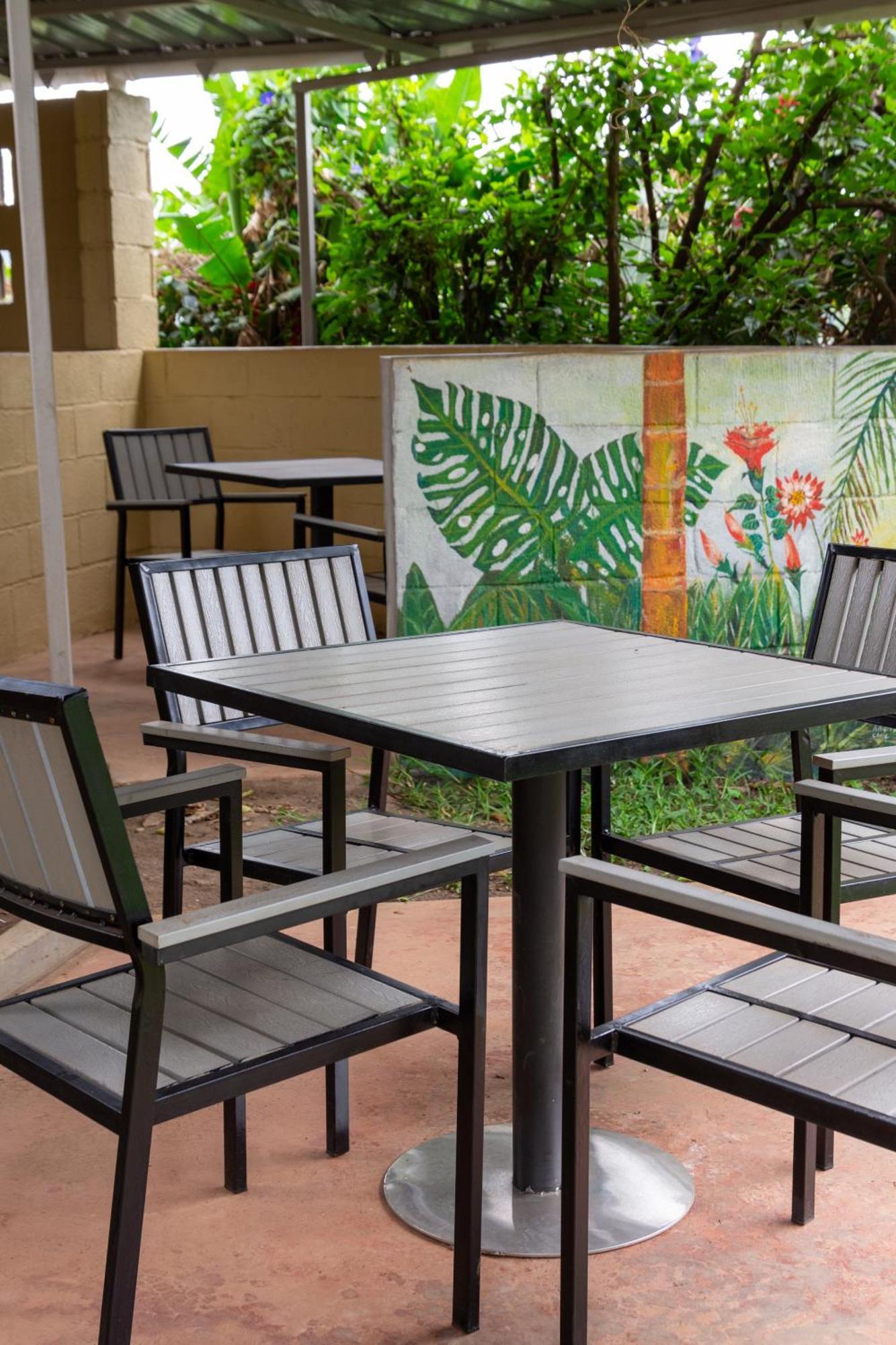 Dutchess Hotel And Restaurant Fort Portal Екстер'єр фото