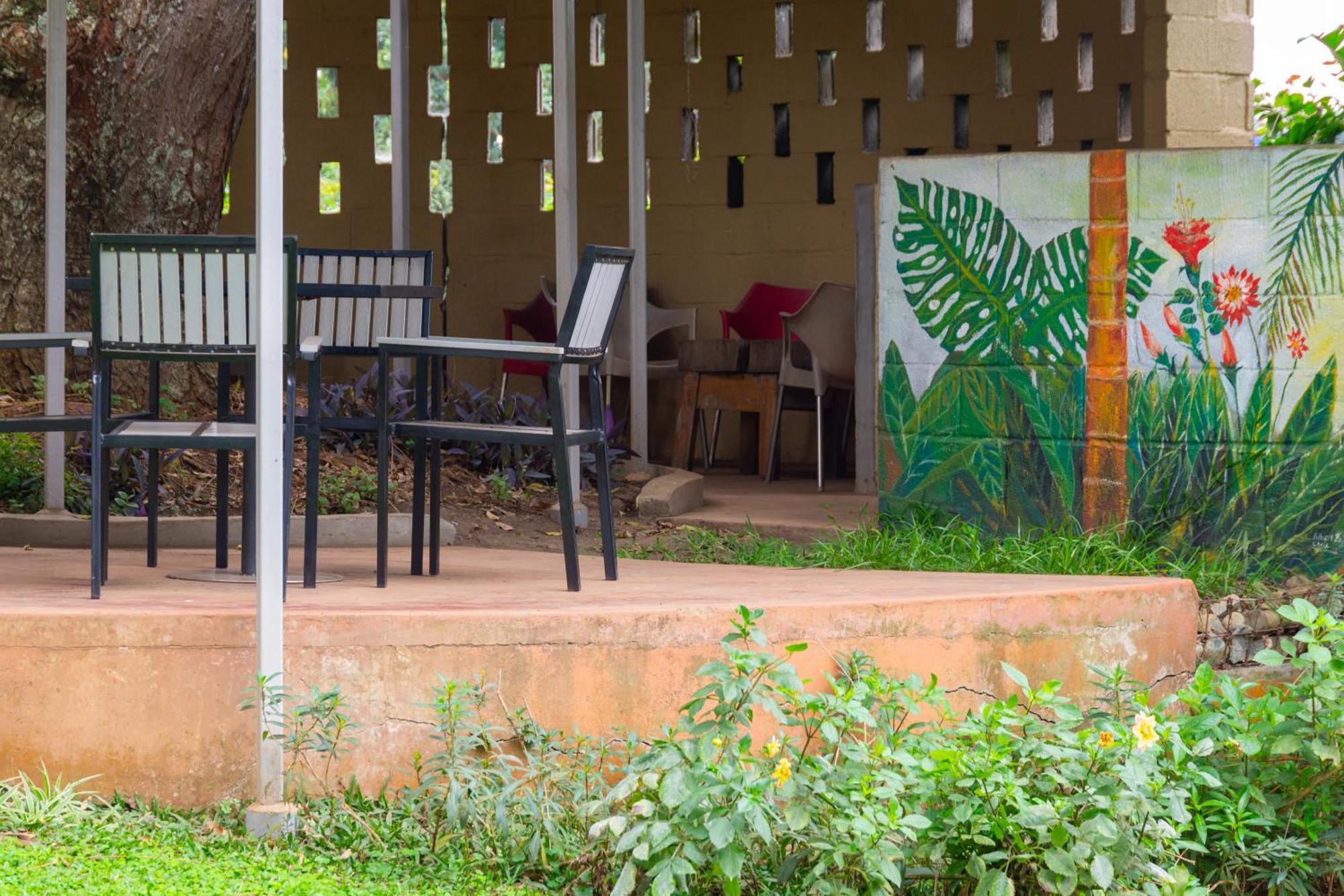 Dutchess Hotel And Restaurant Fort Portal Екстер'єр фото