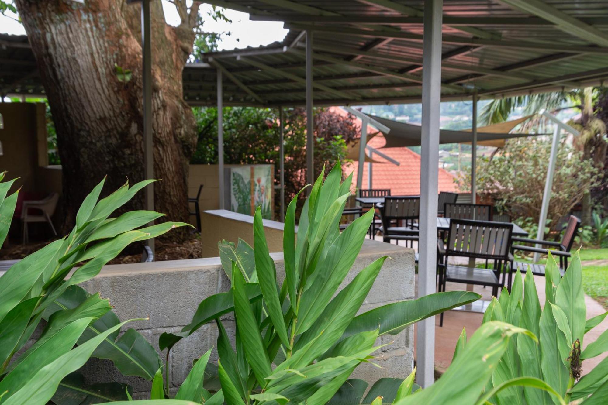 Dutchess Hotel And Restaurant Fort Portal Екстер'єр фото