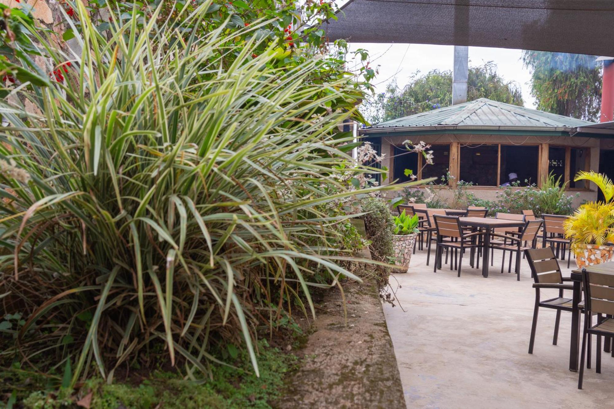Dutchess Hotel And Restaurant Fort Portal Екстер'єр фото