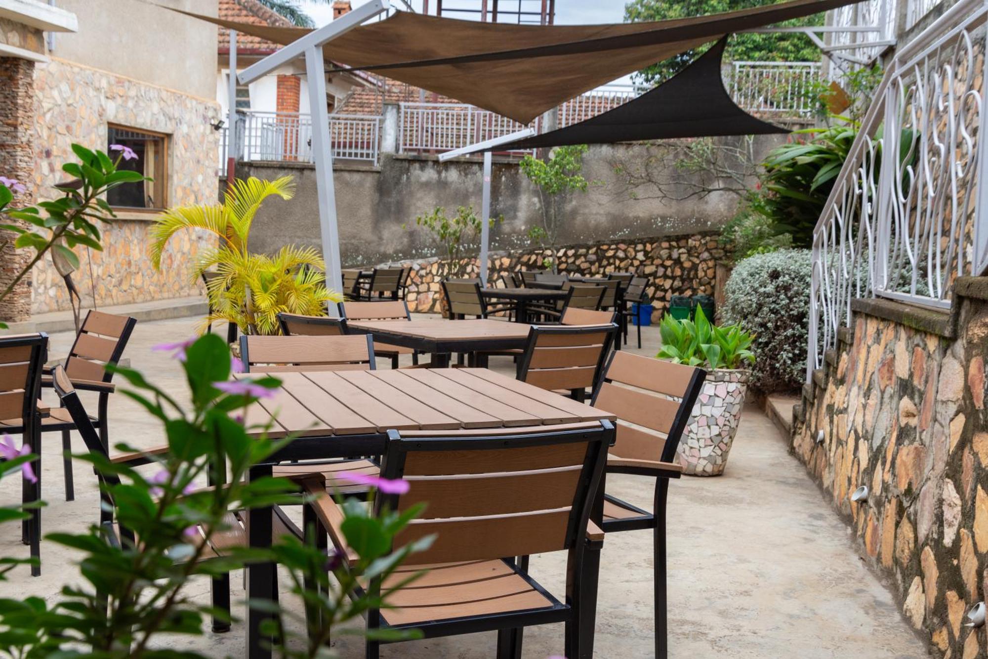 Dutchess Hotel And Restaurant Fort Portal Екстер'єр фото