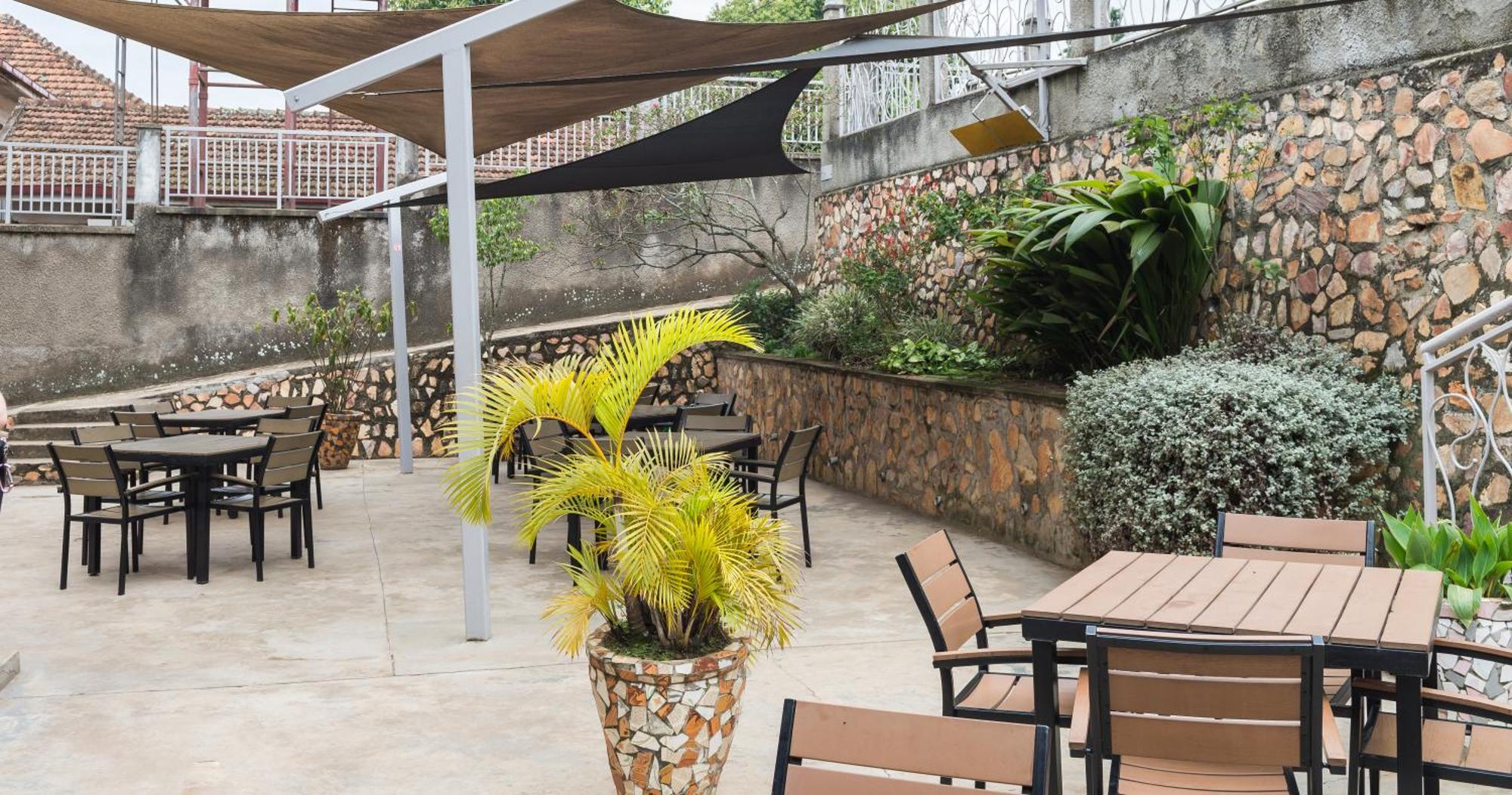 Dutchess Hotel And Restaurant Fort Portal Екстер'єр фото