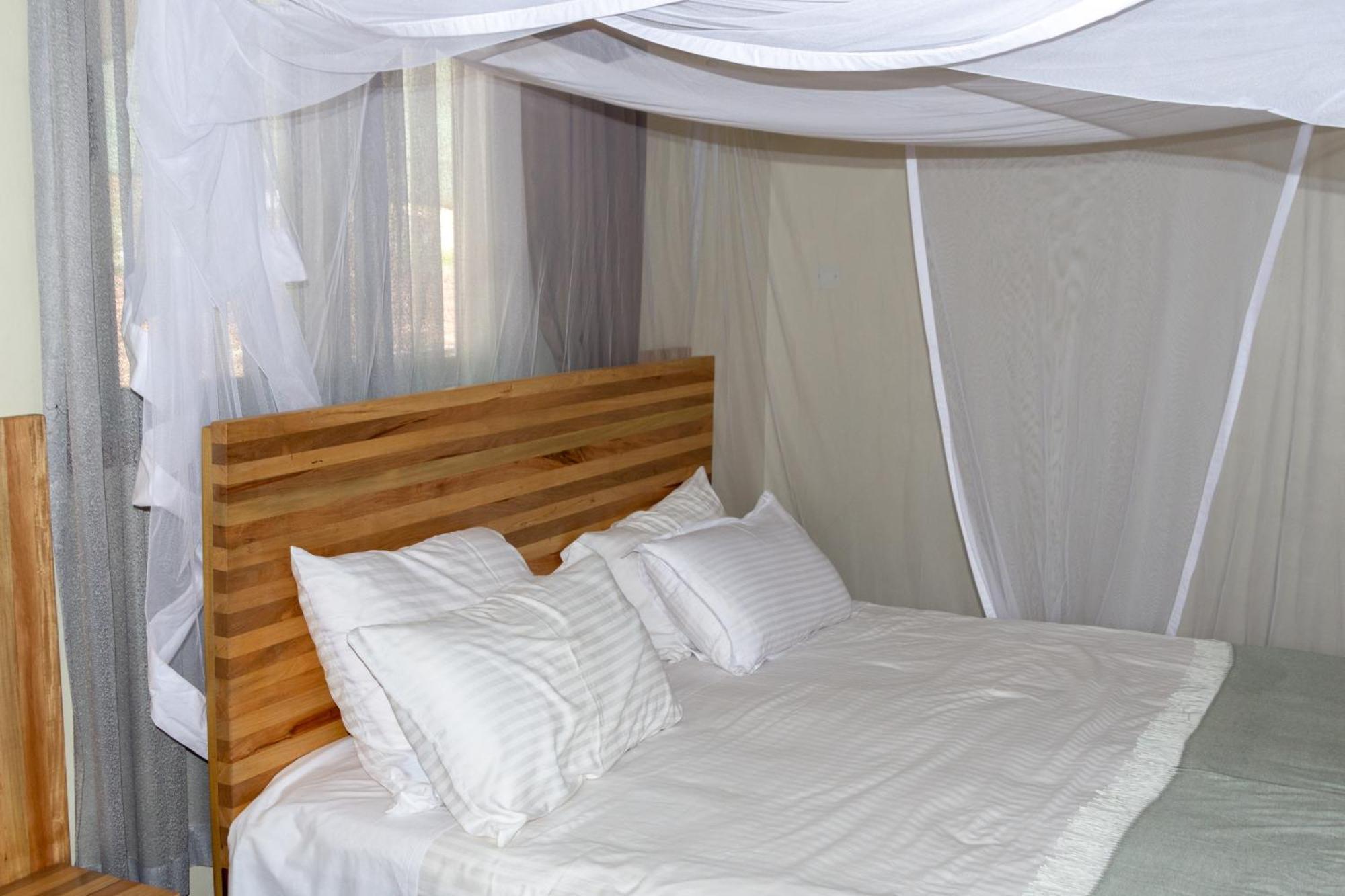 Dutchess Hotel And Restaurant Fort Portal Екстер'єр фото