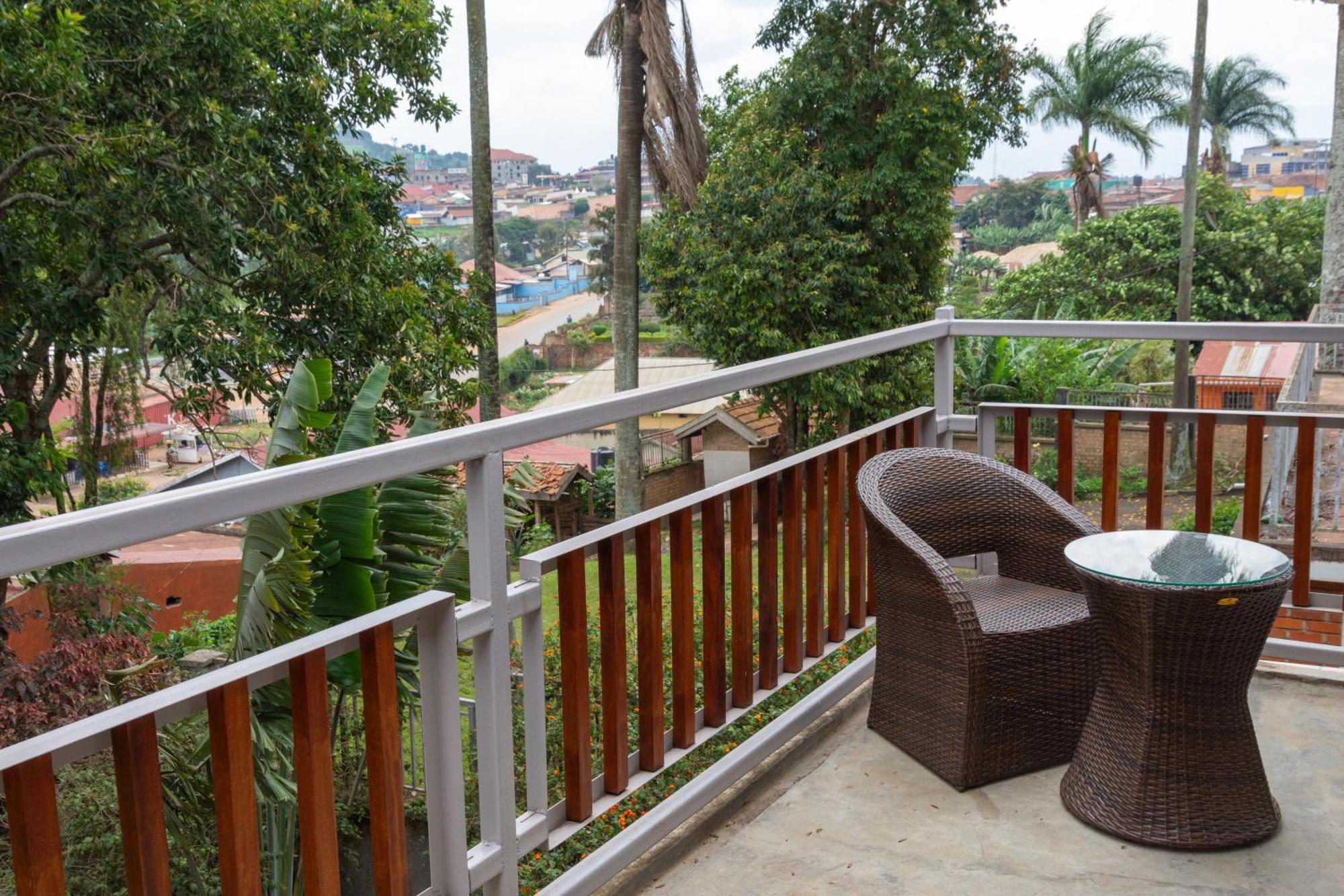Dutchess Hotel And Restaurant Fort Portal Екстер'єр фото