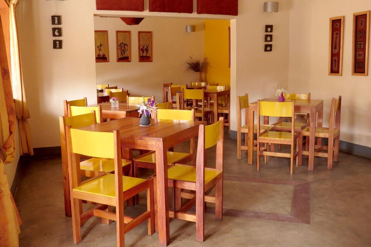 Dutchess Hotel And Restaurant Fort Portal Екстер'єр фото