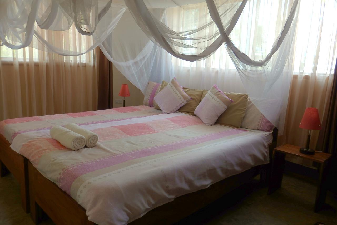 Dutchess Hotel And Restaurant Fort Portal Екстер'єр фото